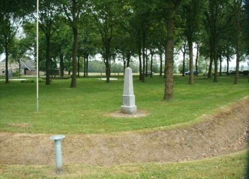 Monument Huender, Brink Doldersum